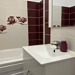Elegant Getaway At Exigent Plaza - 09 *