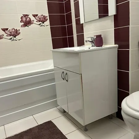 Elegant Getaway At Exigent Plaza - 09