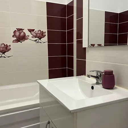 Elegant Getaway At Exigent Plaza - 09 *