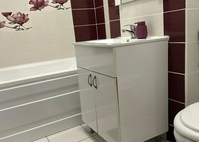 Elegant Getaway At Exigent Plaza - 09